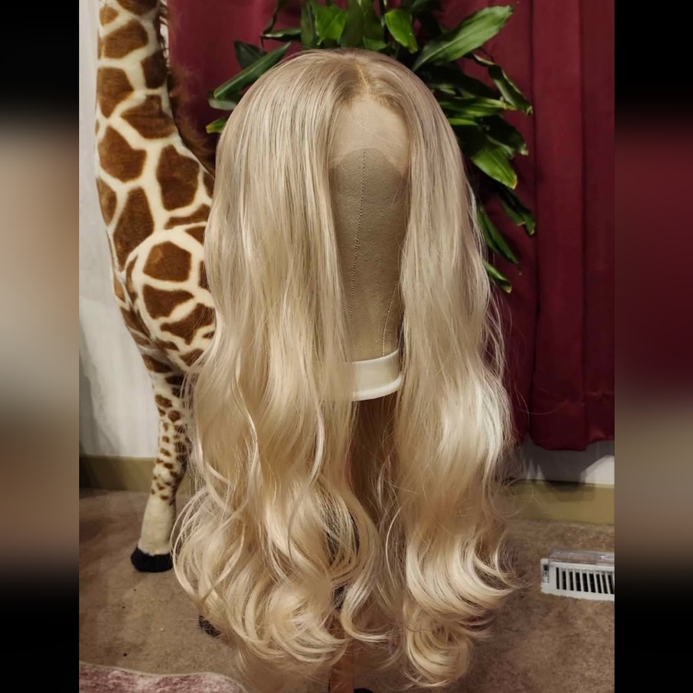 Blonde Ombre Wavy High Heat 13"x4" Lace Front Wig With Free Stand
